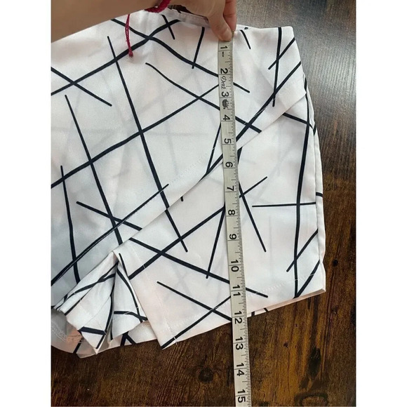 Geometric Printed High Waist Shorts   Size S - Picture 11 of 15